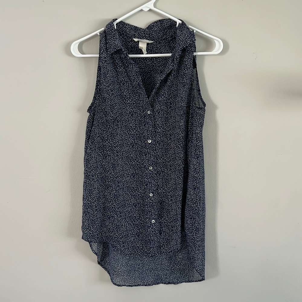 Sleeveless button down blouse. Longer in back